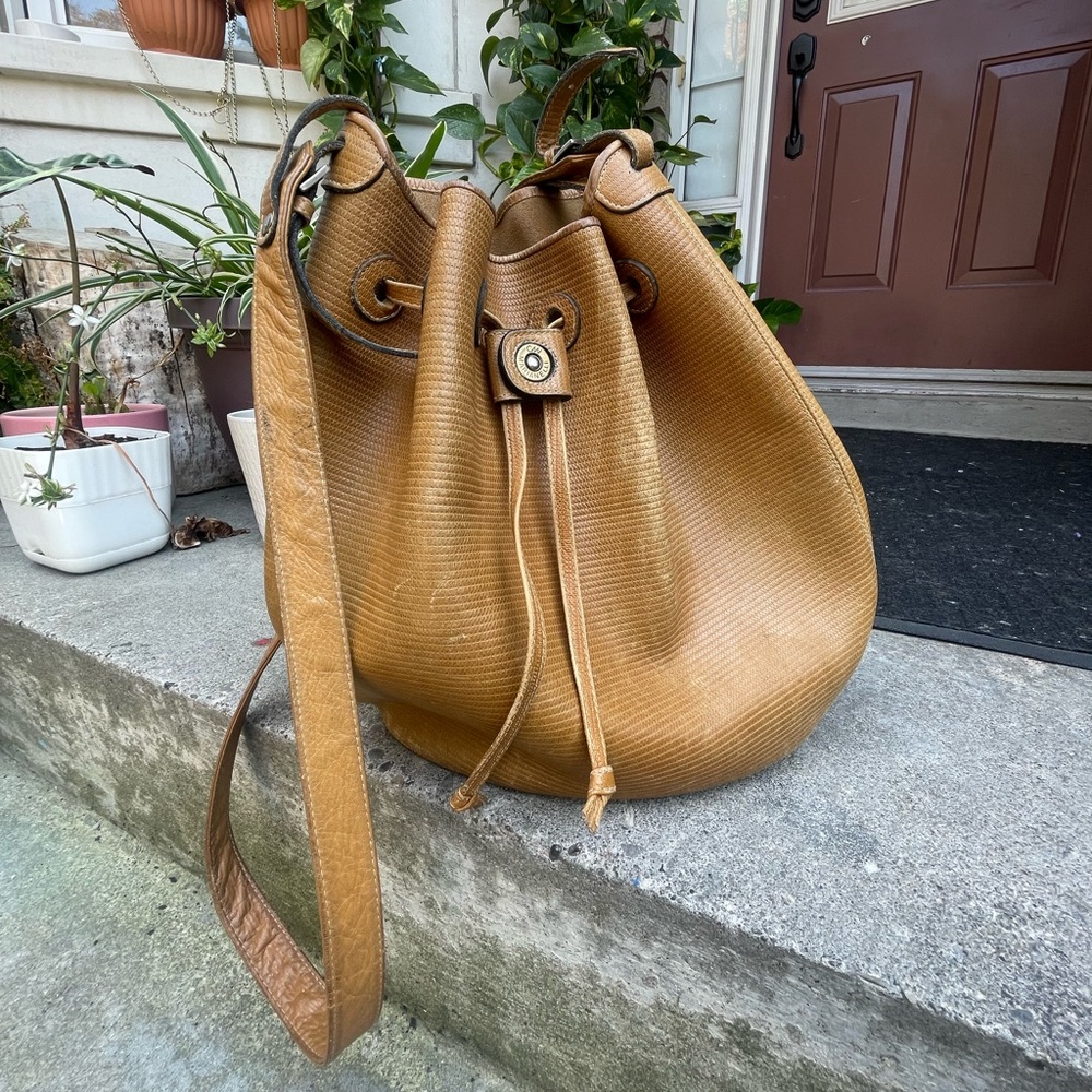 Elegant Tan Leather Bucket Bag